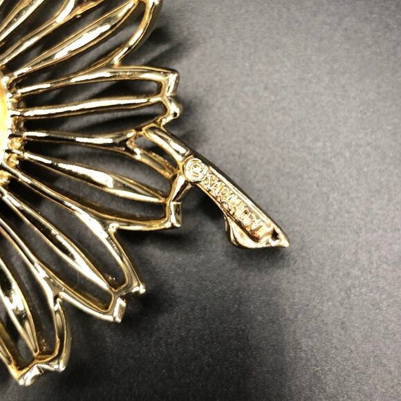 Vintage Sarah Coventry Sunflower Gold Tone Metal  Brooch Pin - Picture 6 of 6